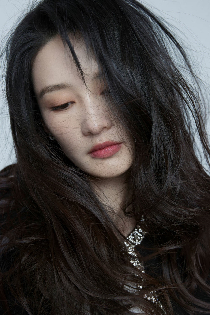 李沁黑白风怼脸大片##李沁黑与白怼脸大片##李沁九宫格黑白怼脸大片