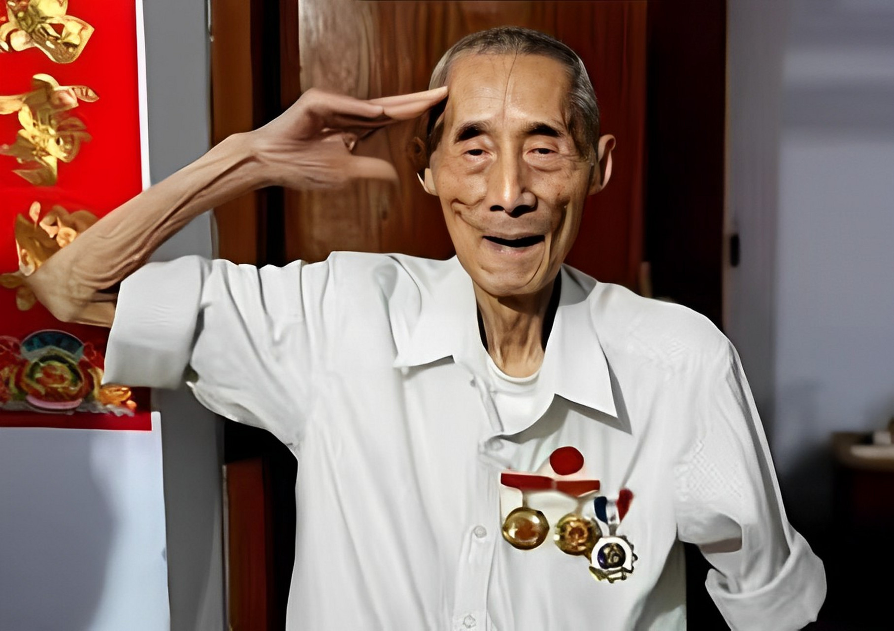 1942年,八路军战士黄世伟在路上埋设地雷阻击日军,被日军消灭.