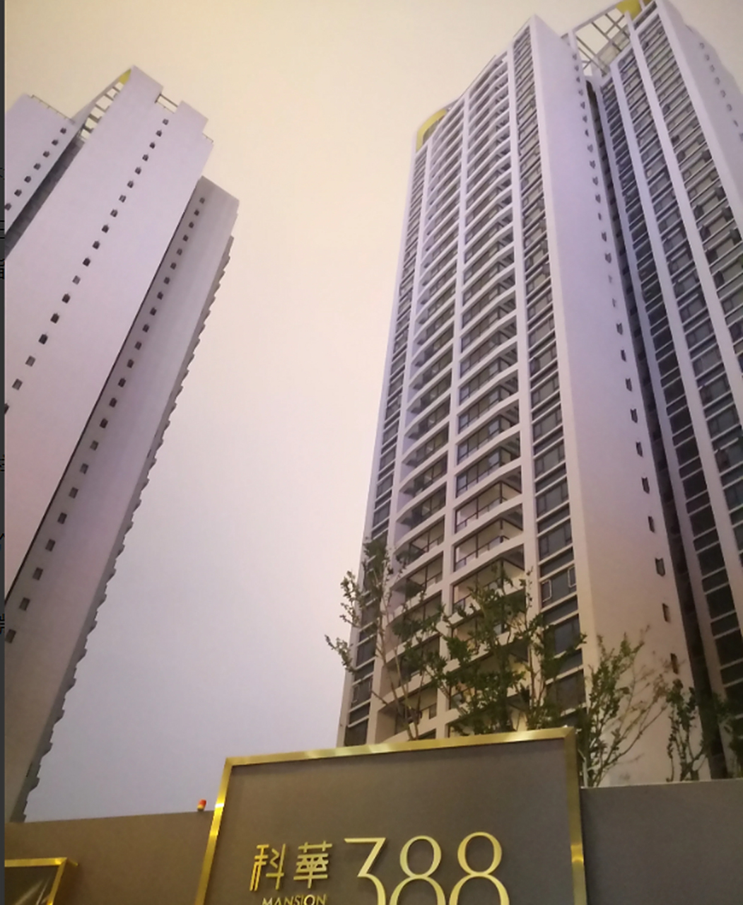 就在成都二环路科华路口旁,从照片上看到是科华388,原来竟然是套数为