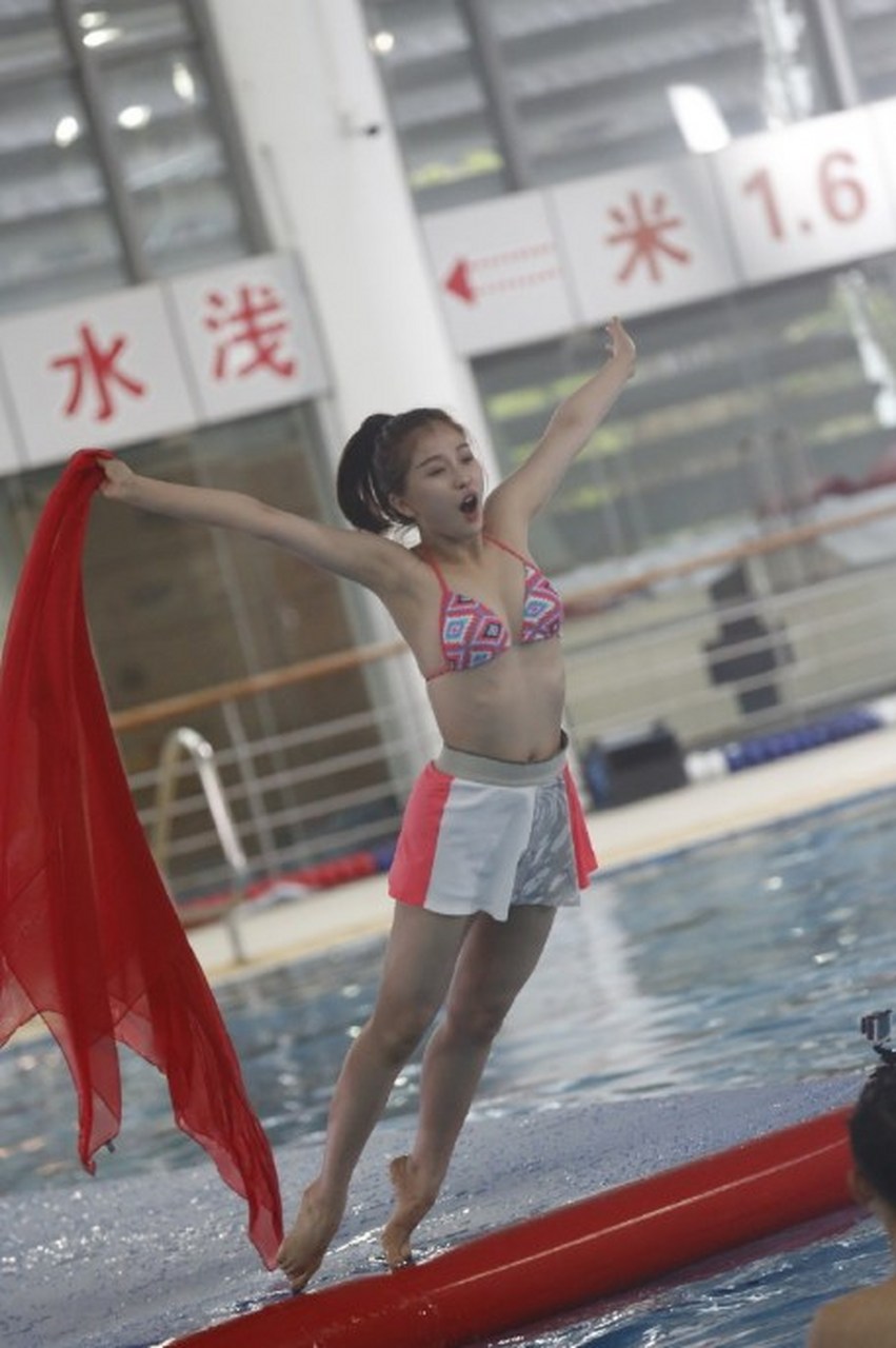 当虞书欣穿上泳装,网友直呼:这也太美了!