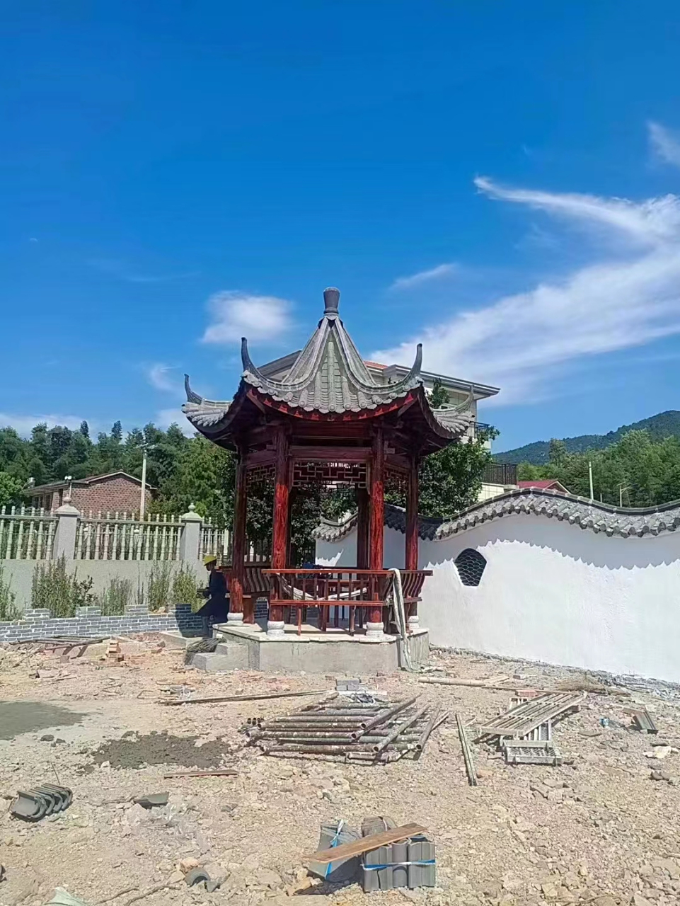 江西鼎轩古建园林工程有限公司主要生产加工防腐木古建凉亭,长廊,木屋