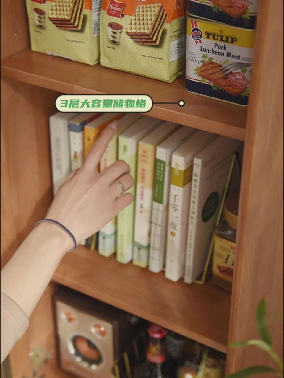 高桌子,低板凳都是木头[?] 高低边柜却是一番不一样的颜值!