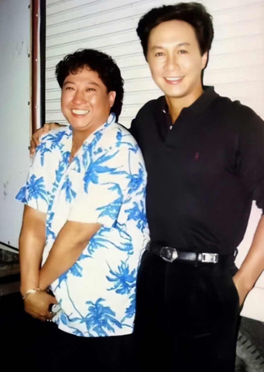 这是年轻时的许冠杰与洪金宝.