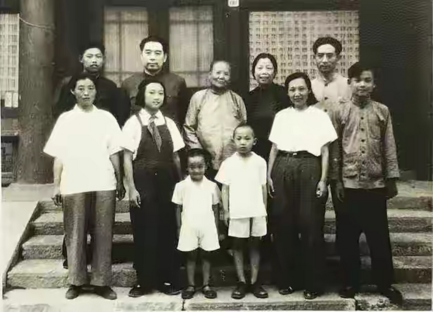 周秉建是周总理弟弟周同宇最小的孩子,排行老六.