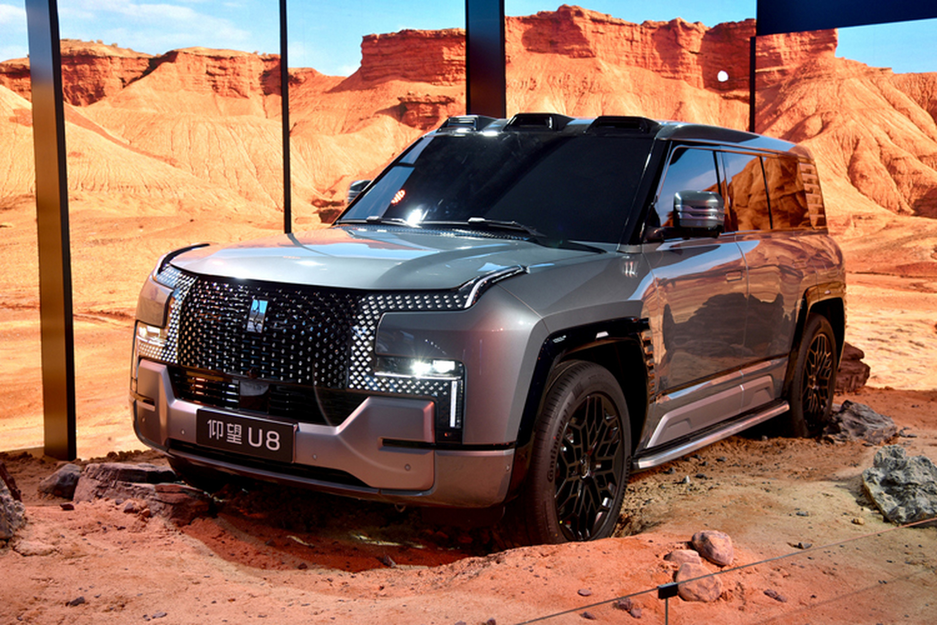 继上海车展实车亮相并开启预售之后,近日比亚迪仰望品牌对外发布了