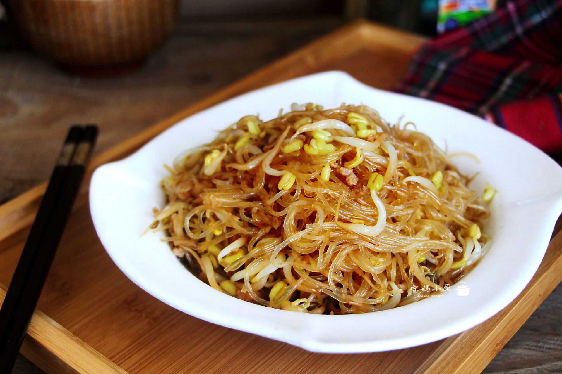 很多人学不会,接下来我就把饭店炒酸辣绿豆芽的做法分享给大家.  1.