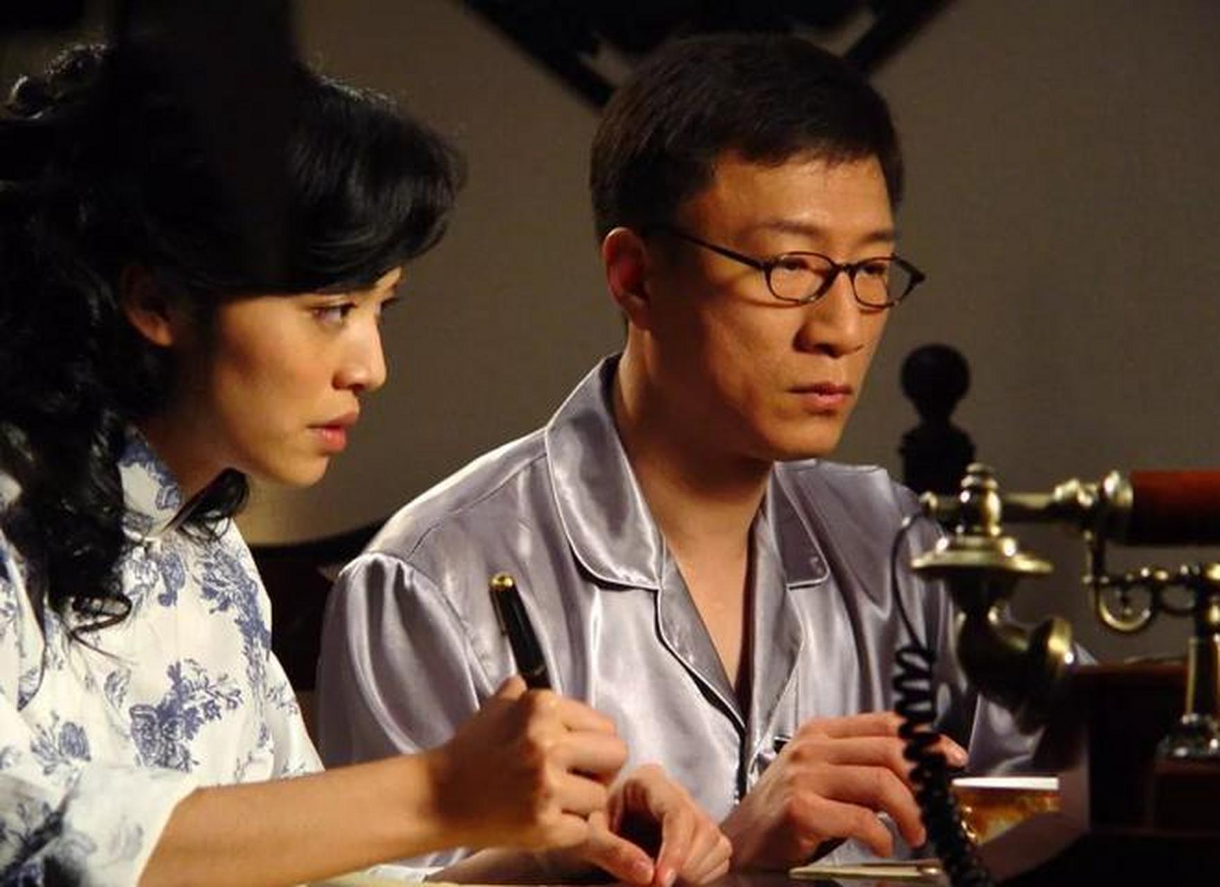 2008年拍《潜伏》时,孙红雷觉得姚晨演技不行,张嘴骂道:"你个榆木脑袋