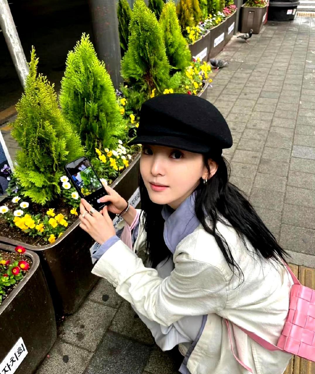 章若楠的照片拍得随意,但却可以作为头像使用.