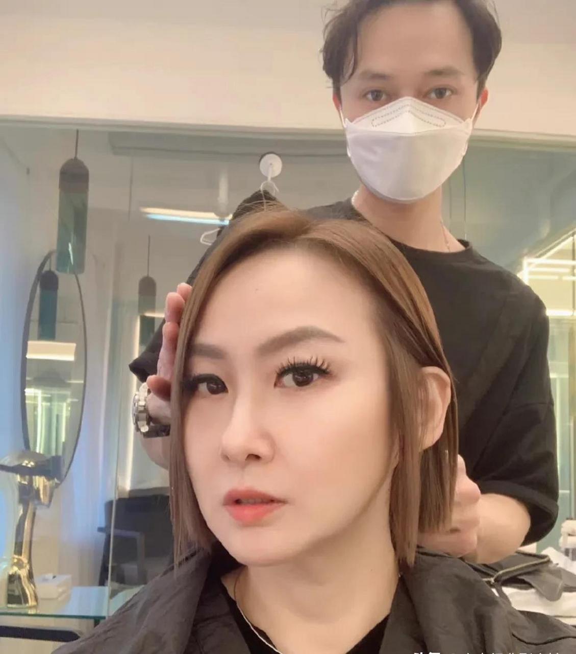 领动计划# 香港著名女星汤宝如的生活照,她今年已经50岁了,颜值还是