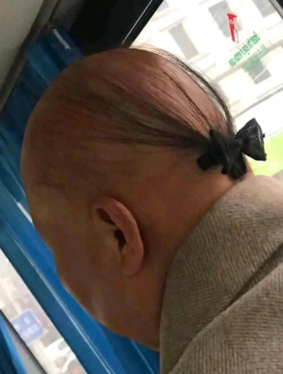 我和我最后的倔强,就剩后脑这一缕发丝
