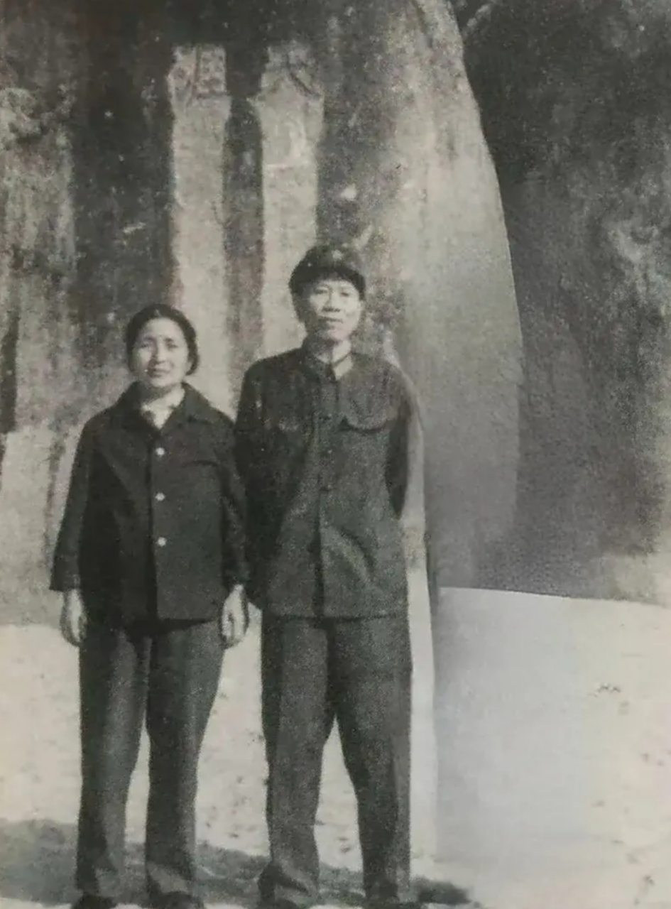 1963年,张合影在重庆山拍摄了将军和李玉芝的照片.1960年5月,邓华·将