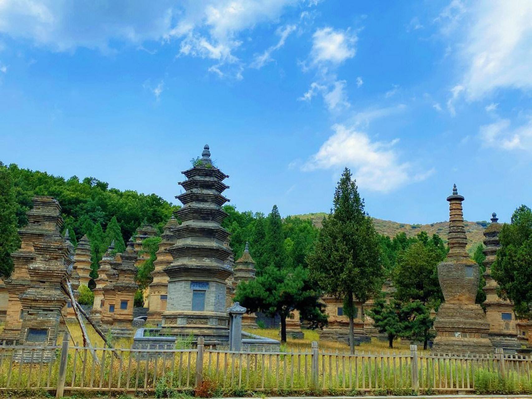 我为母校打call#嵩山少林寺位于中国河南省郑州市登封的嵩山,是少林