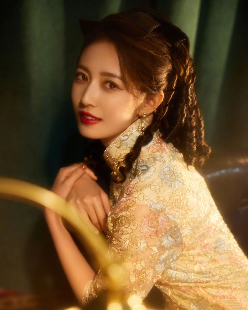 陈钰琪古色古香的旗袍,尽显优雅高贵!