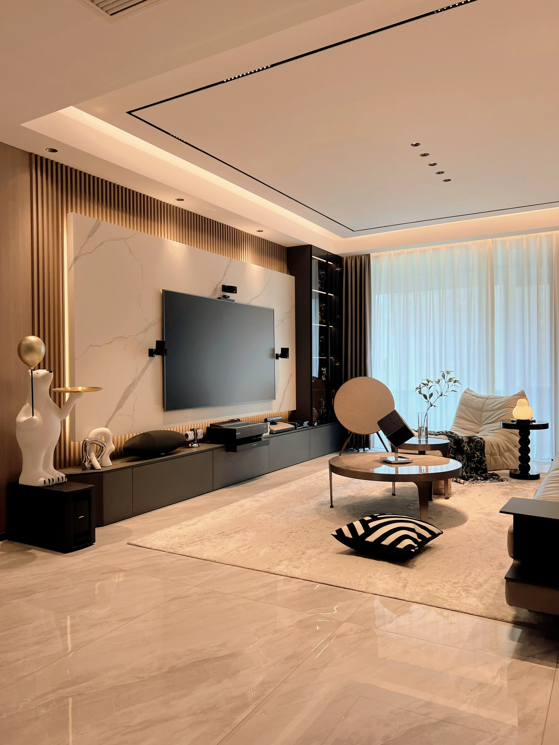 的怎样装意式好看客厅吊顶装饰平吊顶效果图轻奢风客厅最新装修效果图