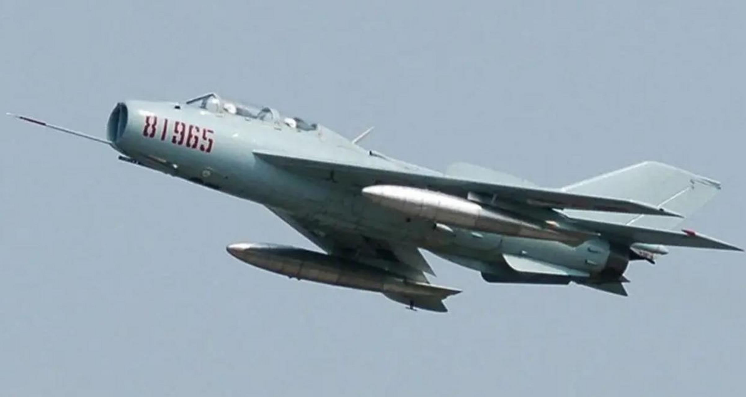 歼-6在过去的40年中一直是中国领空防御的主力,它成功击落了几十架