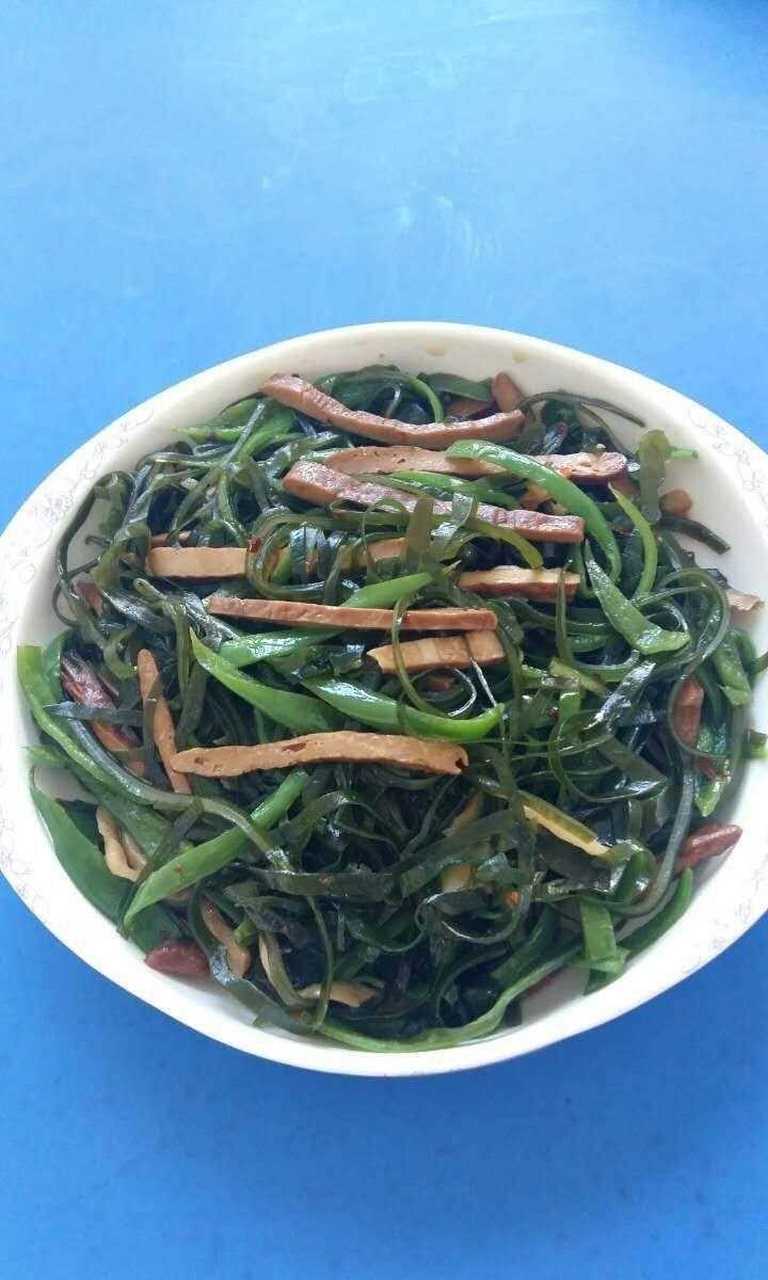 深海小海带丝菜谱集锦[药丸] 深海小海带丝来自于30米一下的深海,水深