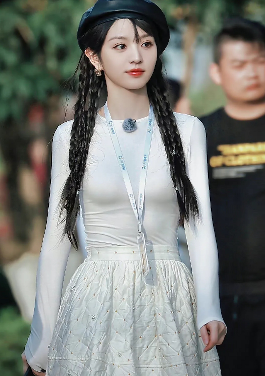 田曦薇这身材也太哇塞了吧,有细腰有大胸还有腹肌!