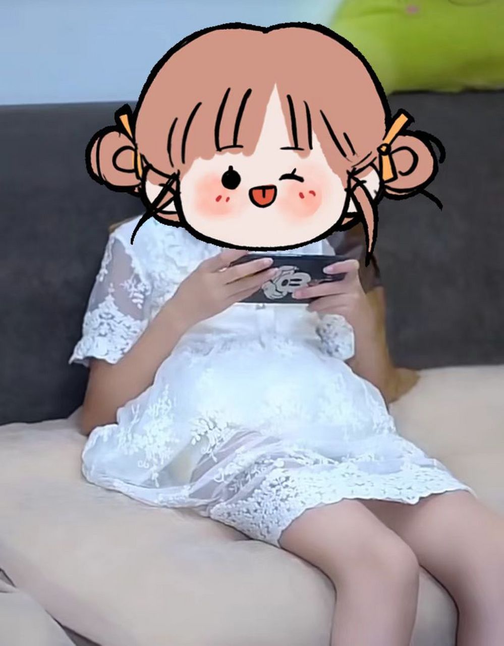 8岁女孩沉迷玩手机,出现频繁眨眼,噘嘴等情况,是怎么回事?