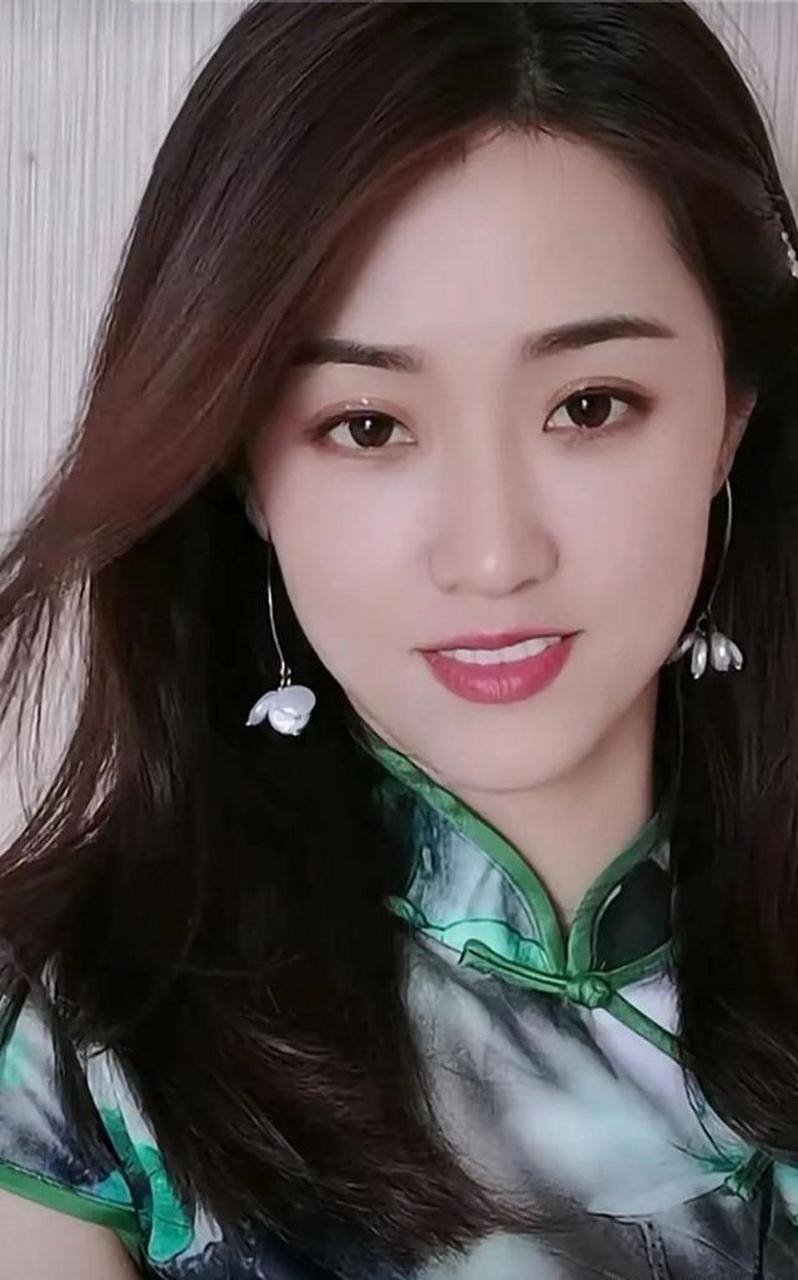 为什么人人都喜欢三妮阿姨?她的美满足了男人心中的那个少女梦