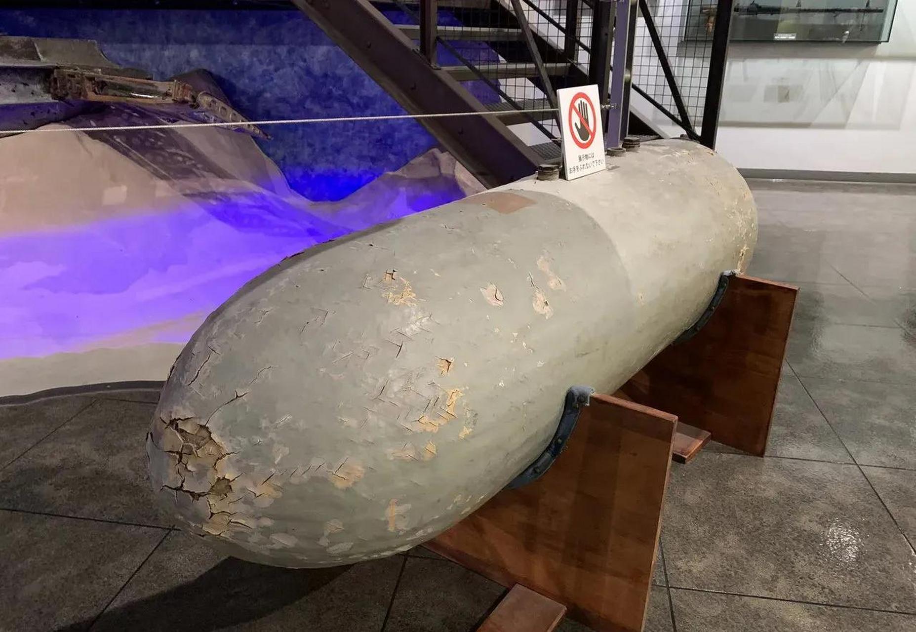 二战时期用竹子编的飞机副油箱,鬼子投降前由于战备物资匮乏的产物.