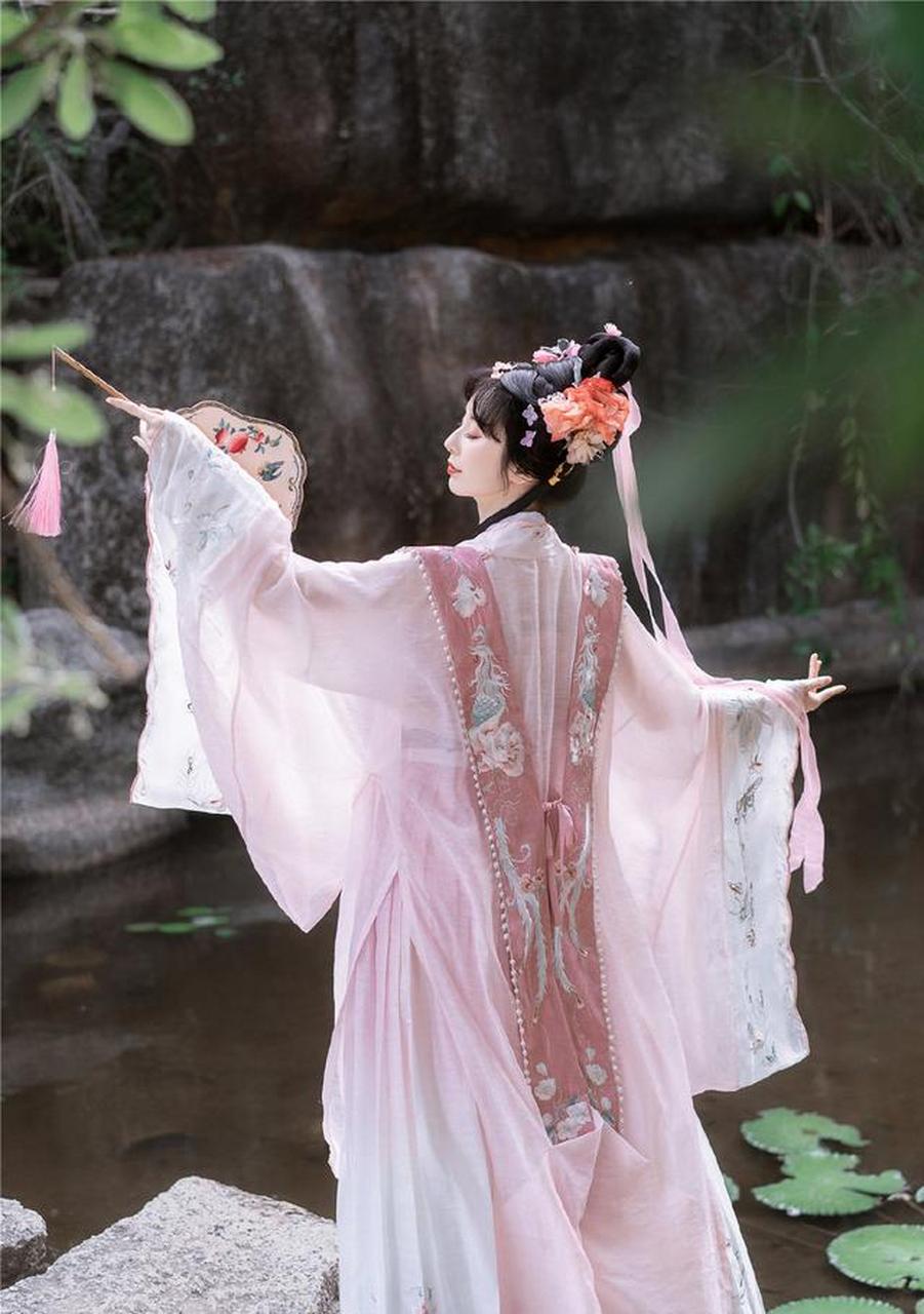 宋制汉服也太美了,穿上就是粉嫩娇俏的大宋公主!