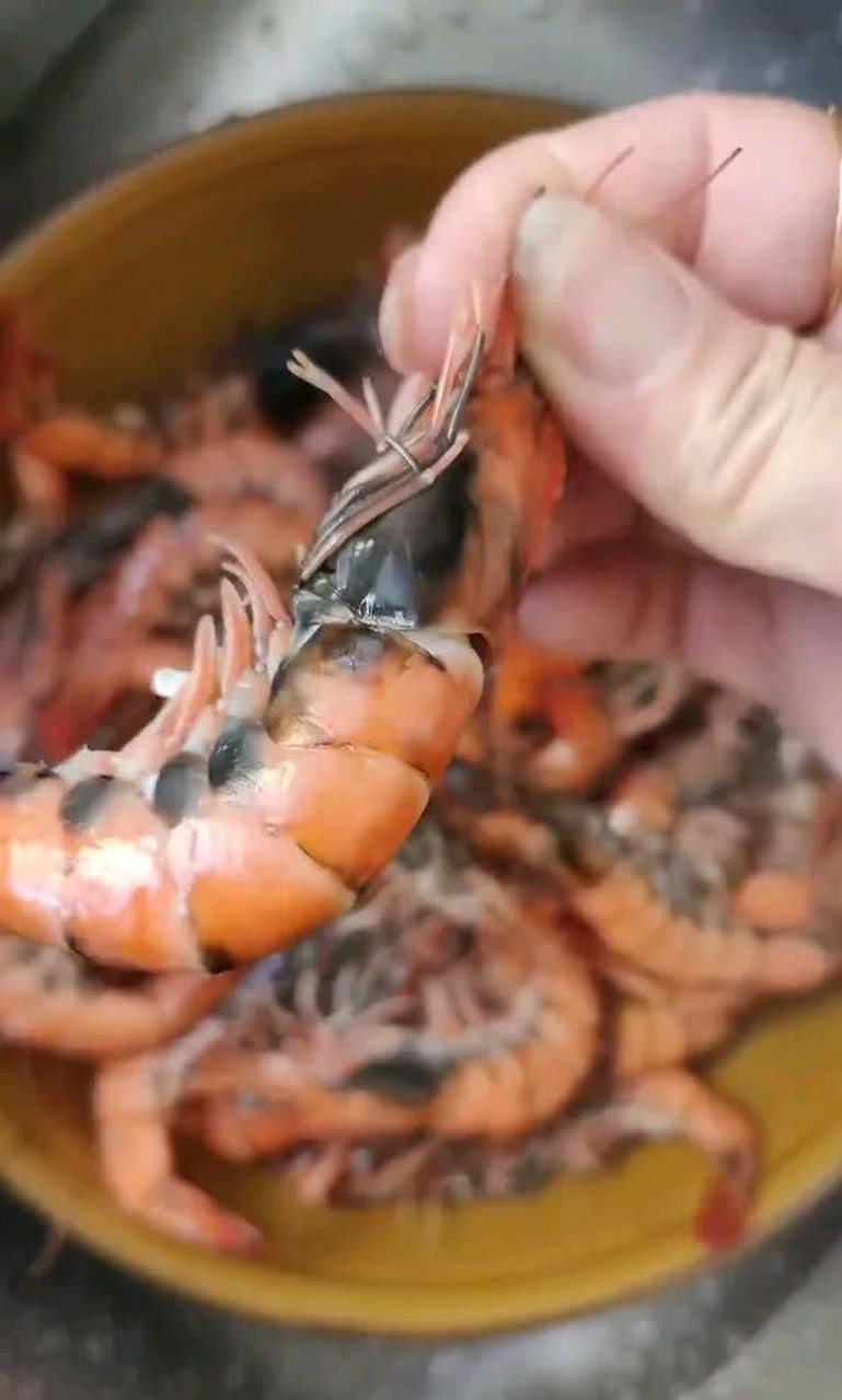 我刚买的活虾煮熟后就变黑了. 哪个链接出错了?[得意]