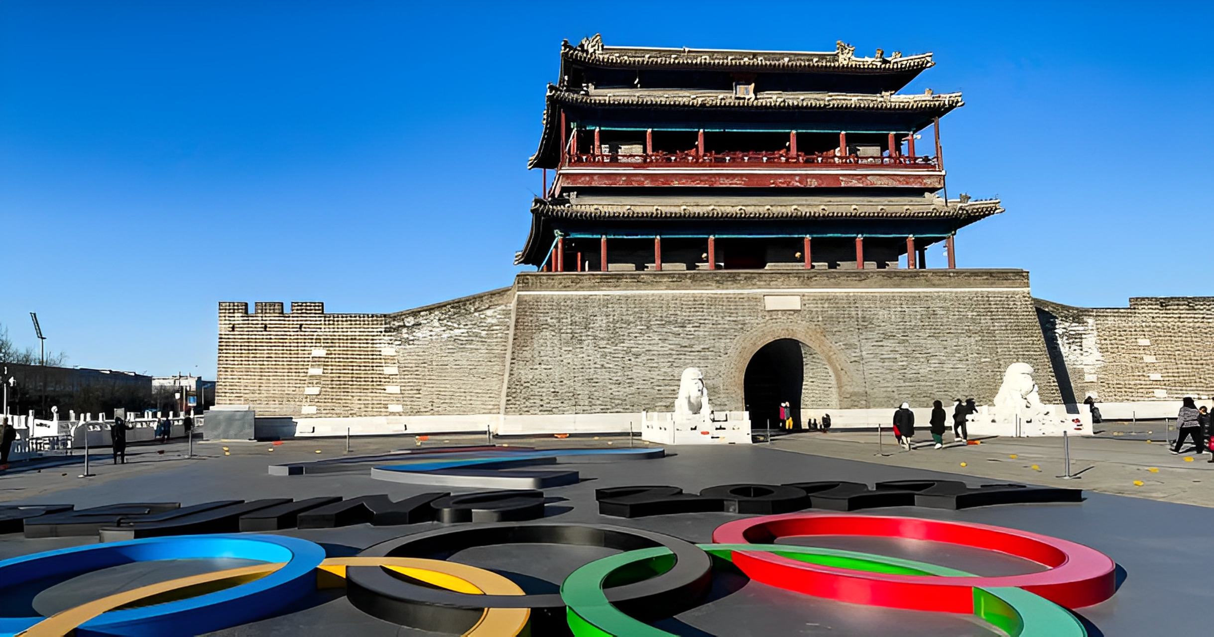 1905年的北京永定门山,虽然城门看起来相当孤寂,但依然不改巍峨,古朴