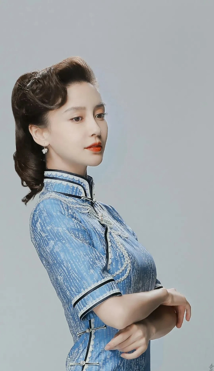 angelababy水蓝色旗袍好美,温婉优雅亭亭玉立#明星穿搭# #女明星日常