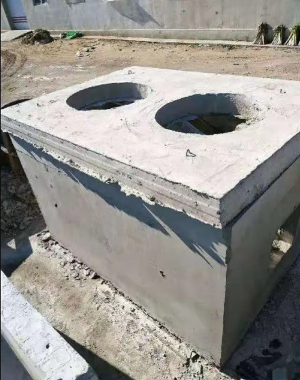 沈阳电力井 城市道路的特点是地下管线较多,尤其是位于车行道上的