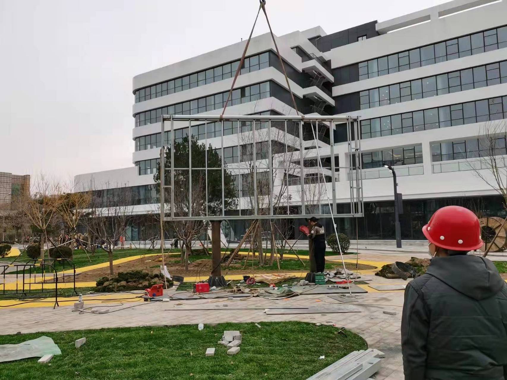 北京亦庄创新大厦led显示屏双立柱结构 北京亦庄创新大厦#led显示屏