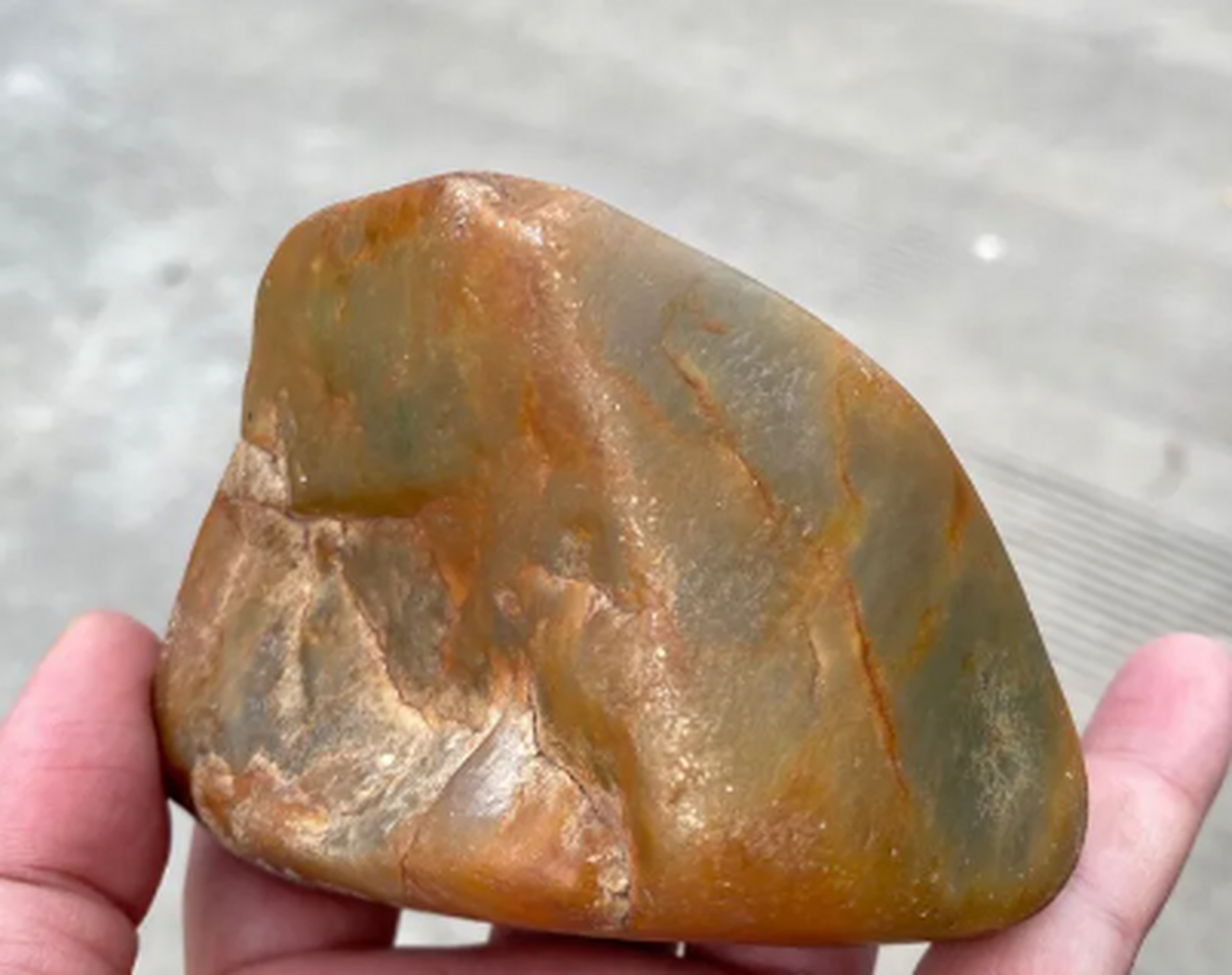 点击头像看直播##翡翠原石#  大马坎水石,油性十足,整块脱沙,高高