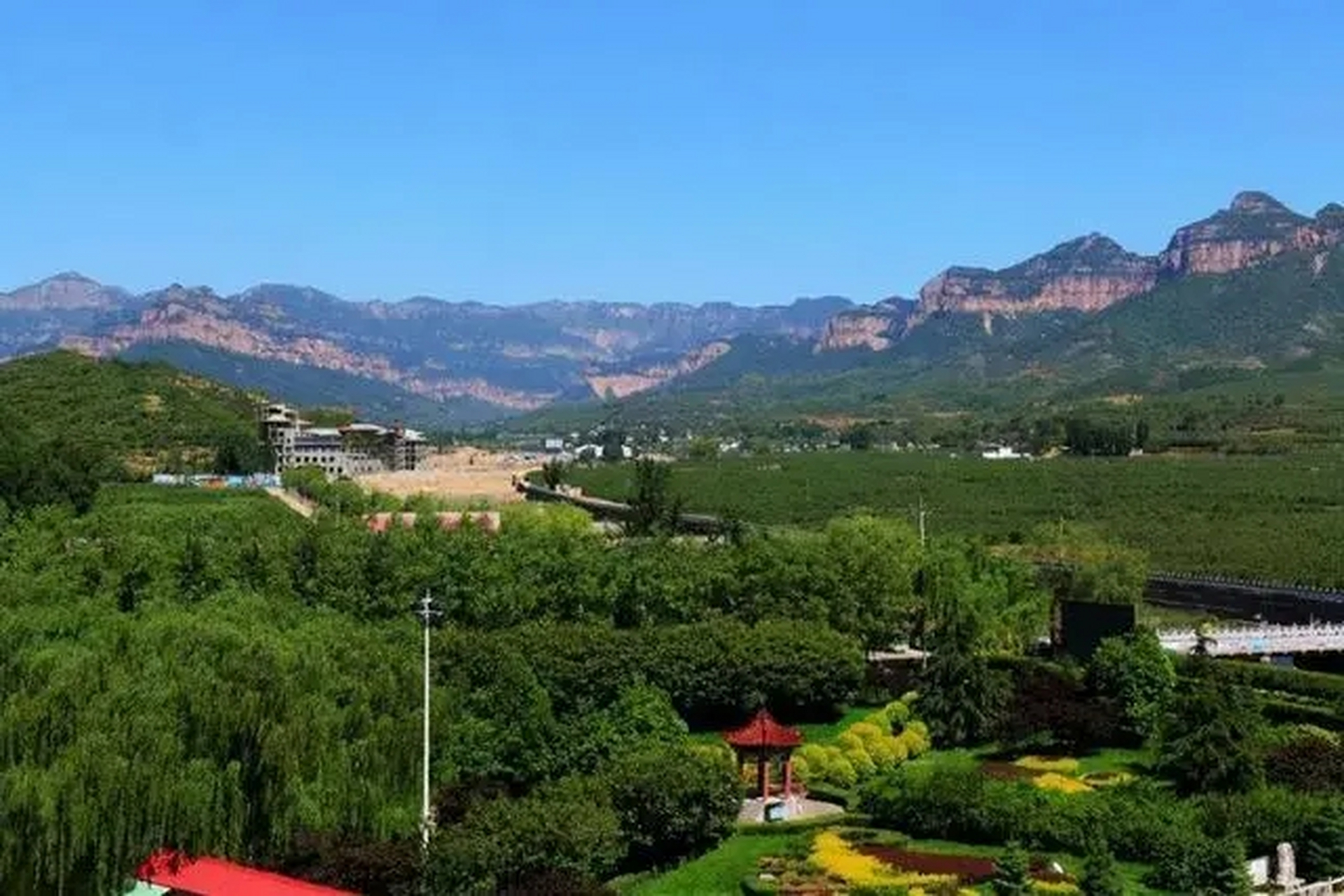 前南峪生态旅游区,位于中国河北省邢台市邢台县西部浆水镇,是一个充满