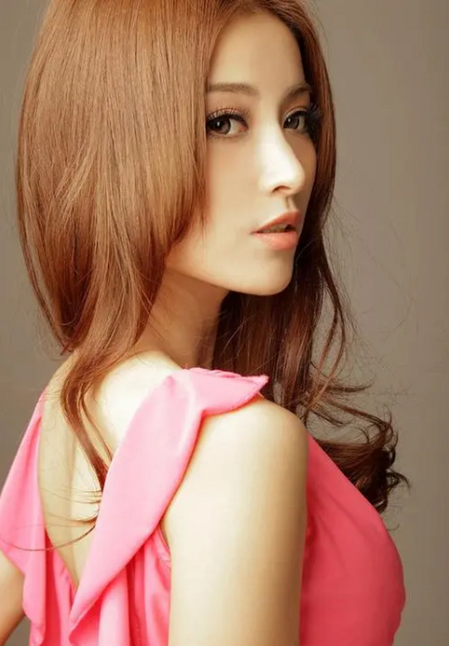 近日,歌手何静在社交平台上发表了一篇怒怼大s的文章,为汪小菲鸣不平.