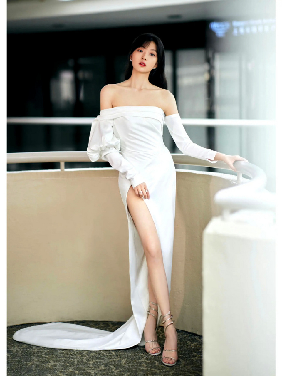 孙千腿长两米,这个腿真的羡慕的要死,身材比例也是真的很完美. ​ 6