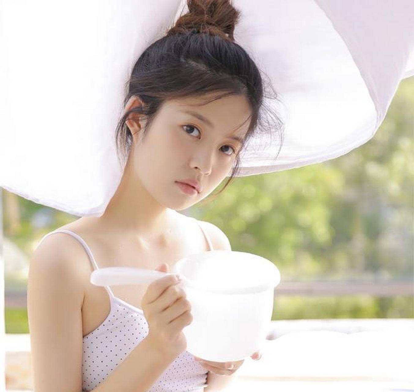 丸子头小姐姐,清纯甜美且充满活力