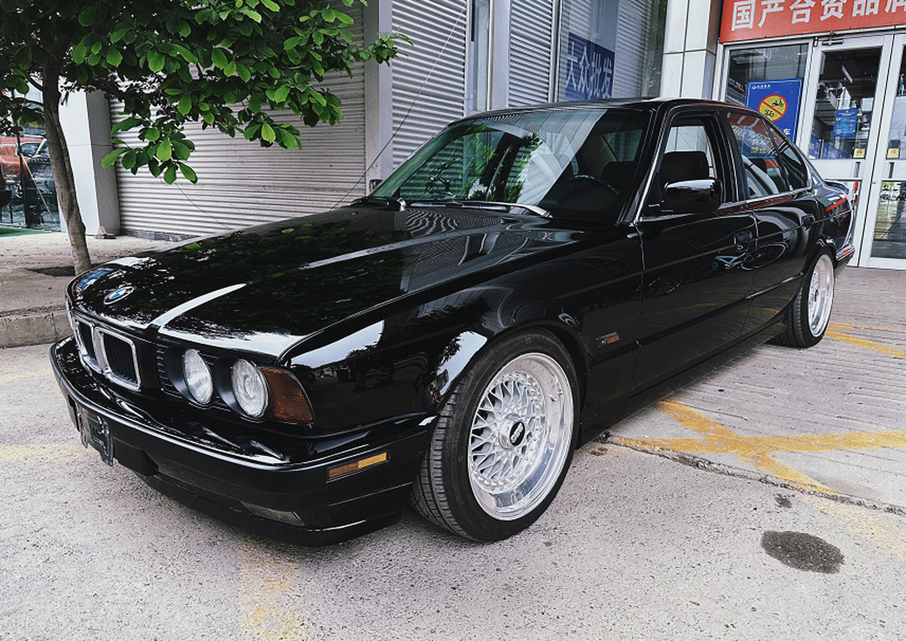 老宝马真是耐看,霸气十足,现在的太丑了