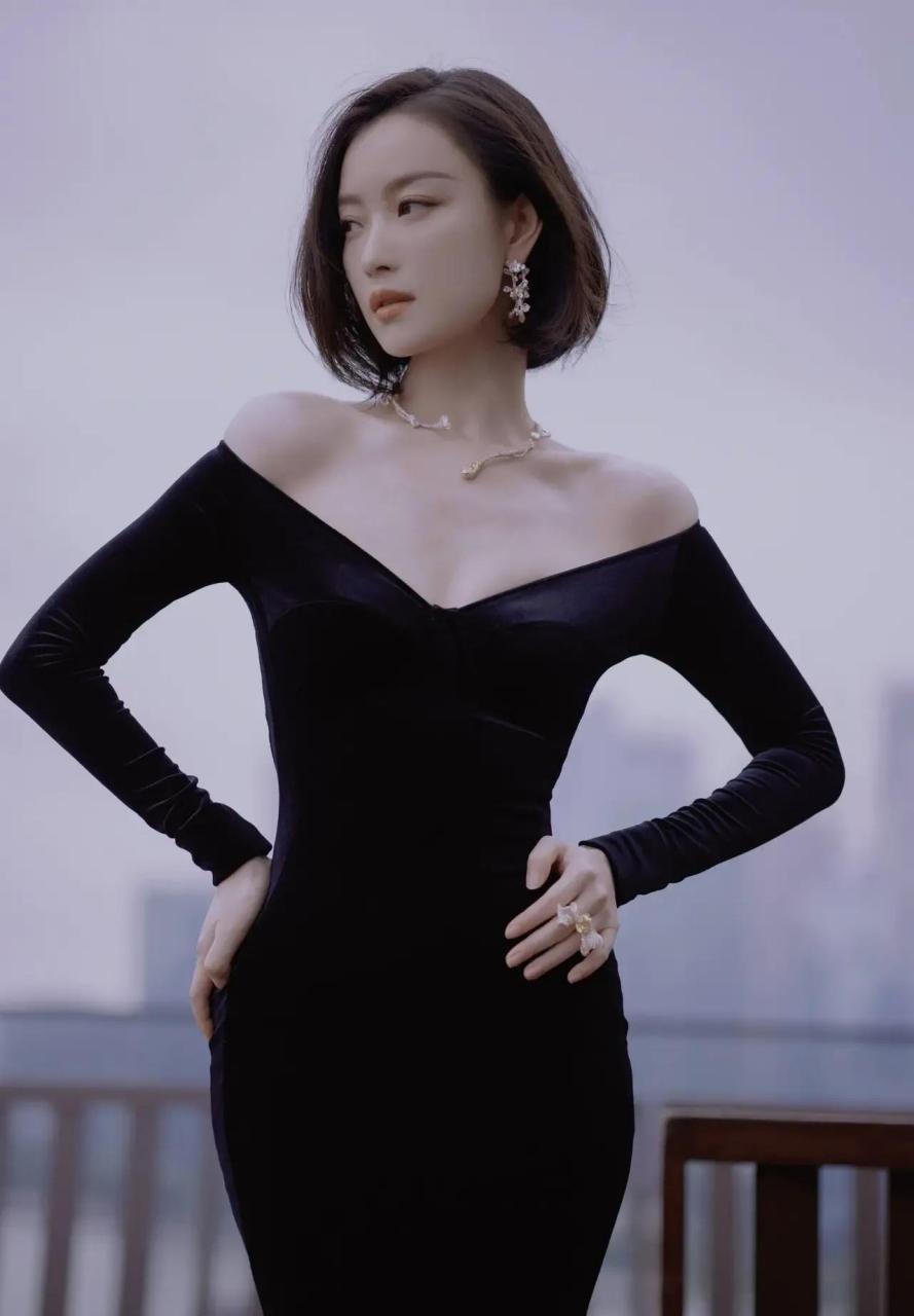 gif创作人# 不得不说,女明星的肩膀决定气质啊,溜肩毁所有啊 刘亦菲