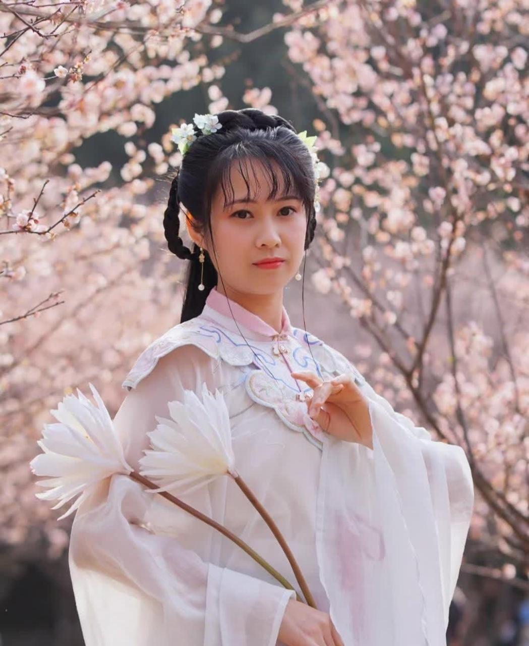 古风小姐姐端庄大方美丽优雅,活脱脱的大家闺秀宰相千金