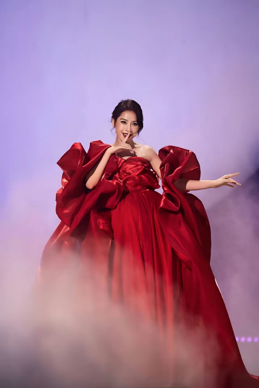 美国水货的爆红让我见识到国内外资本的勾结,脑残粉的死吹.