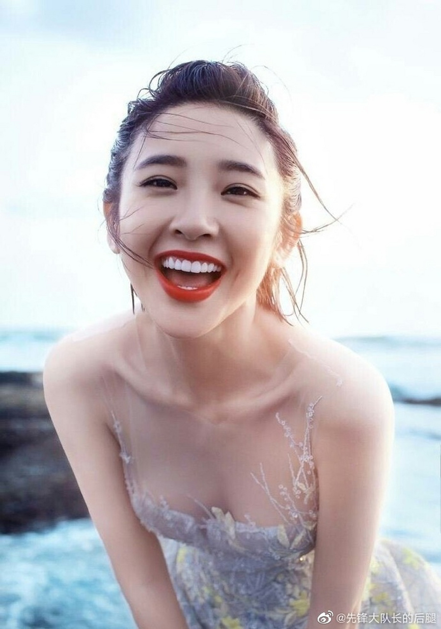 唐艺昕 海边写真 等我找到可以媲美生图那个程度的时候我再发一遍