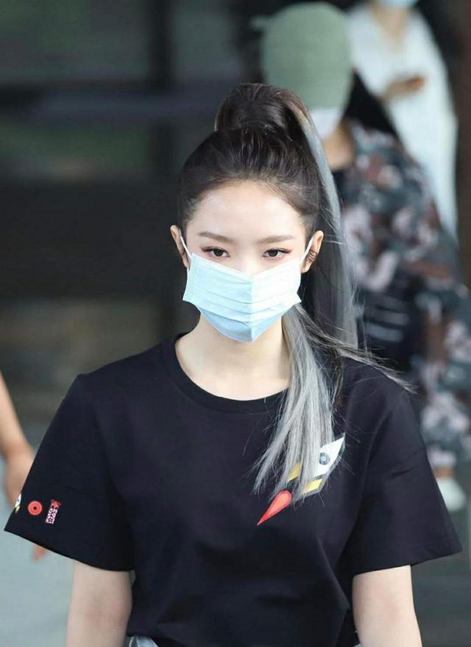 孟美岐或许是目前选秀节目里最强的c位出道的艺人,唱跳俱佳!