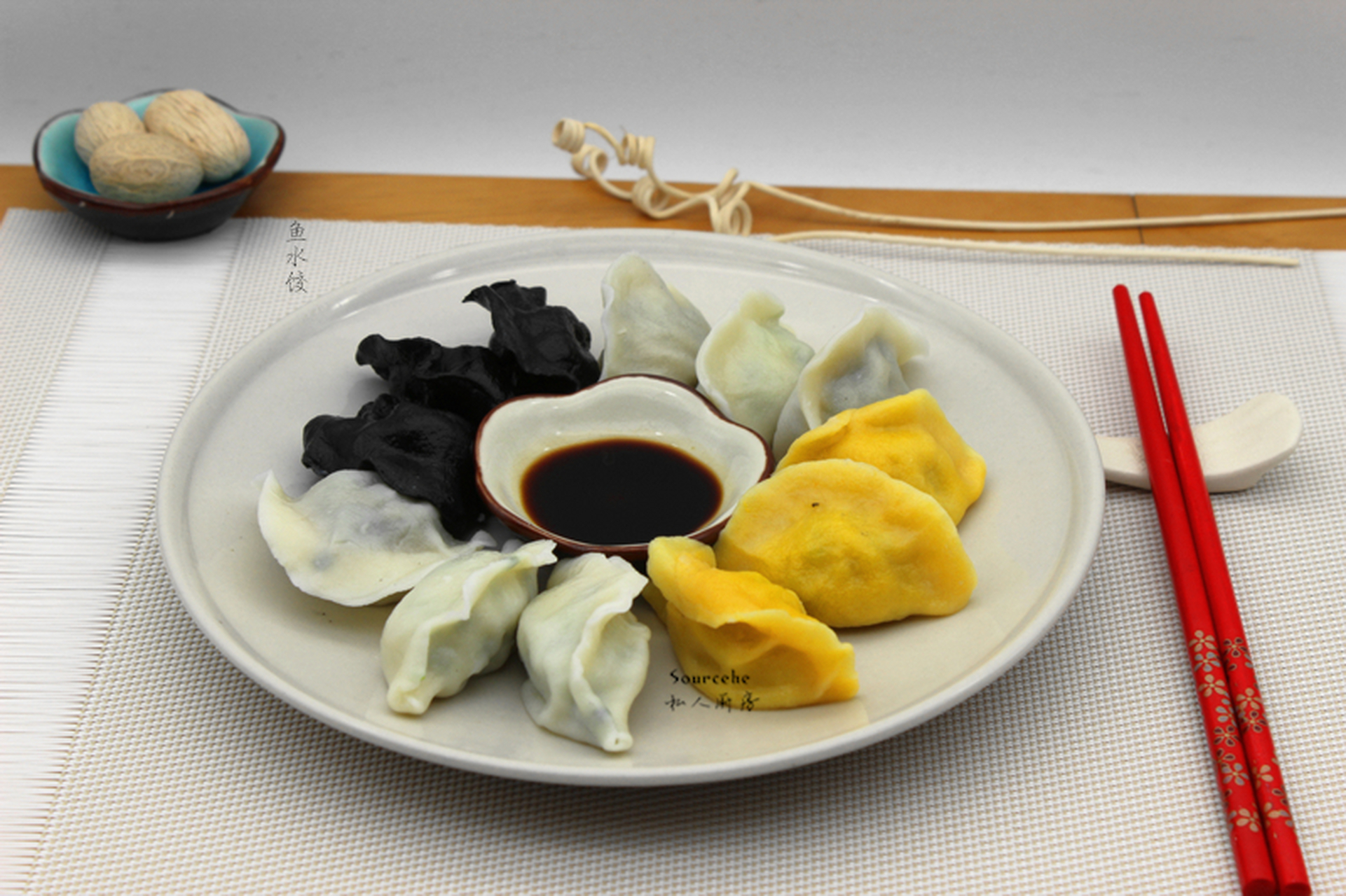 鱼水饺 冬至来临之际,又是上班日,没有时间包饺子,超市琳琅满目的速冻