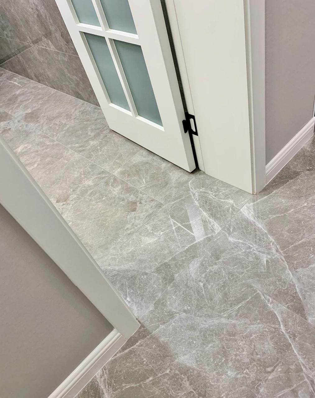 地砖通铺效果|门槛石 很多人好奇地砖通铺时,房门入口该不该选门槛石?