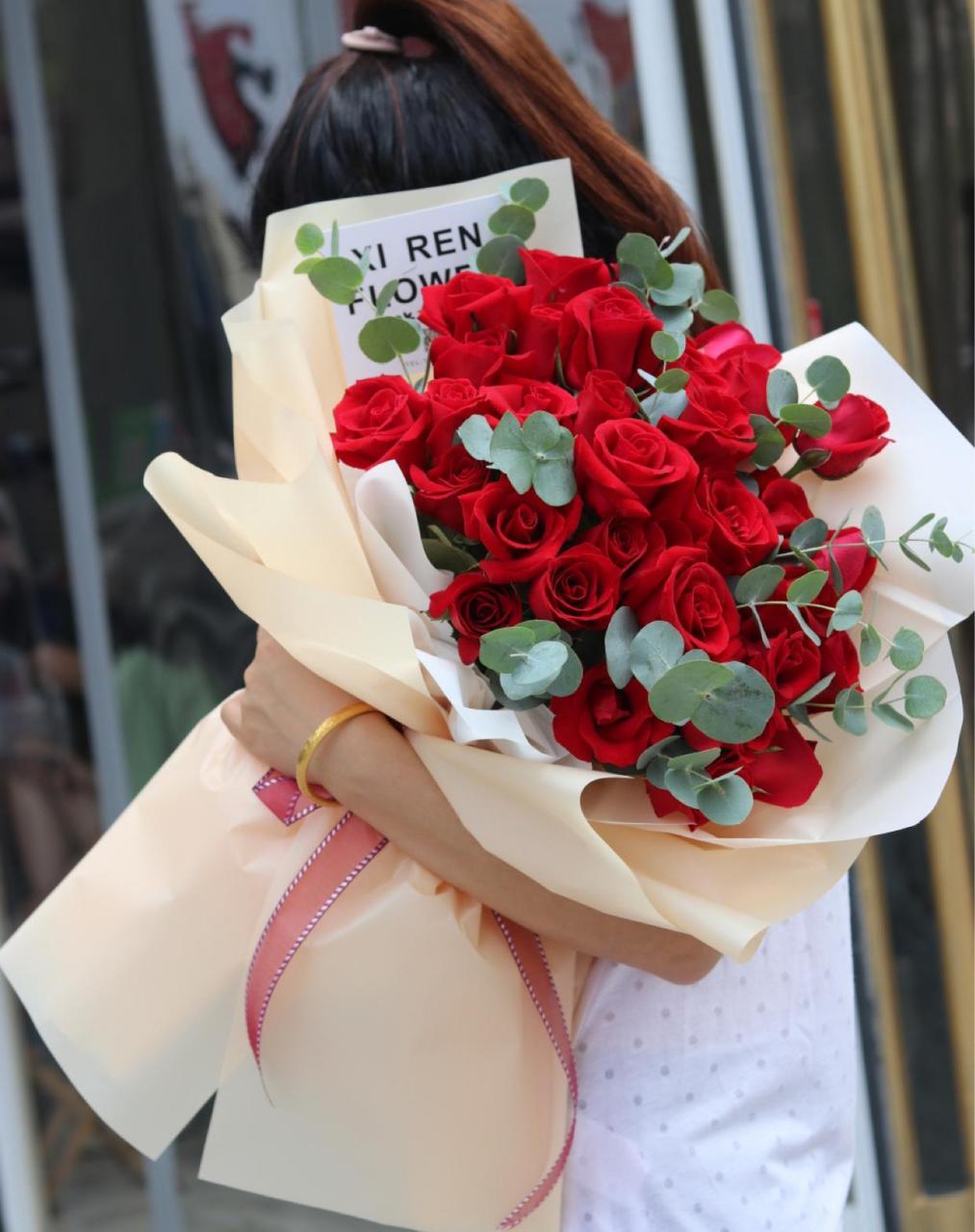 红玫瑰花束,七夕情人节新款33朵玫瑰花.