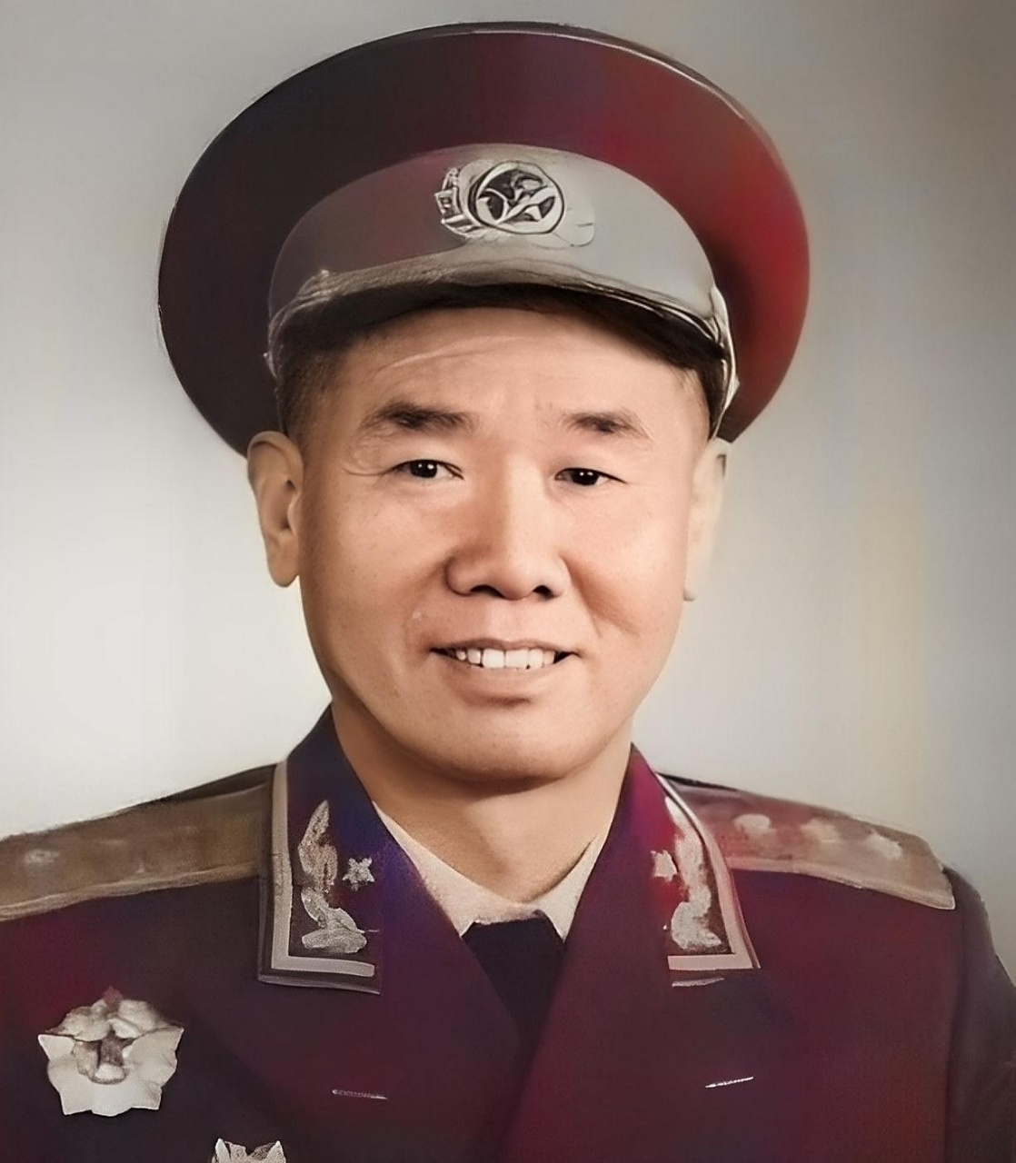 萧克,刘伯承,陈再道和耿飙在甘肃的老照片山,1936年底!