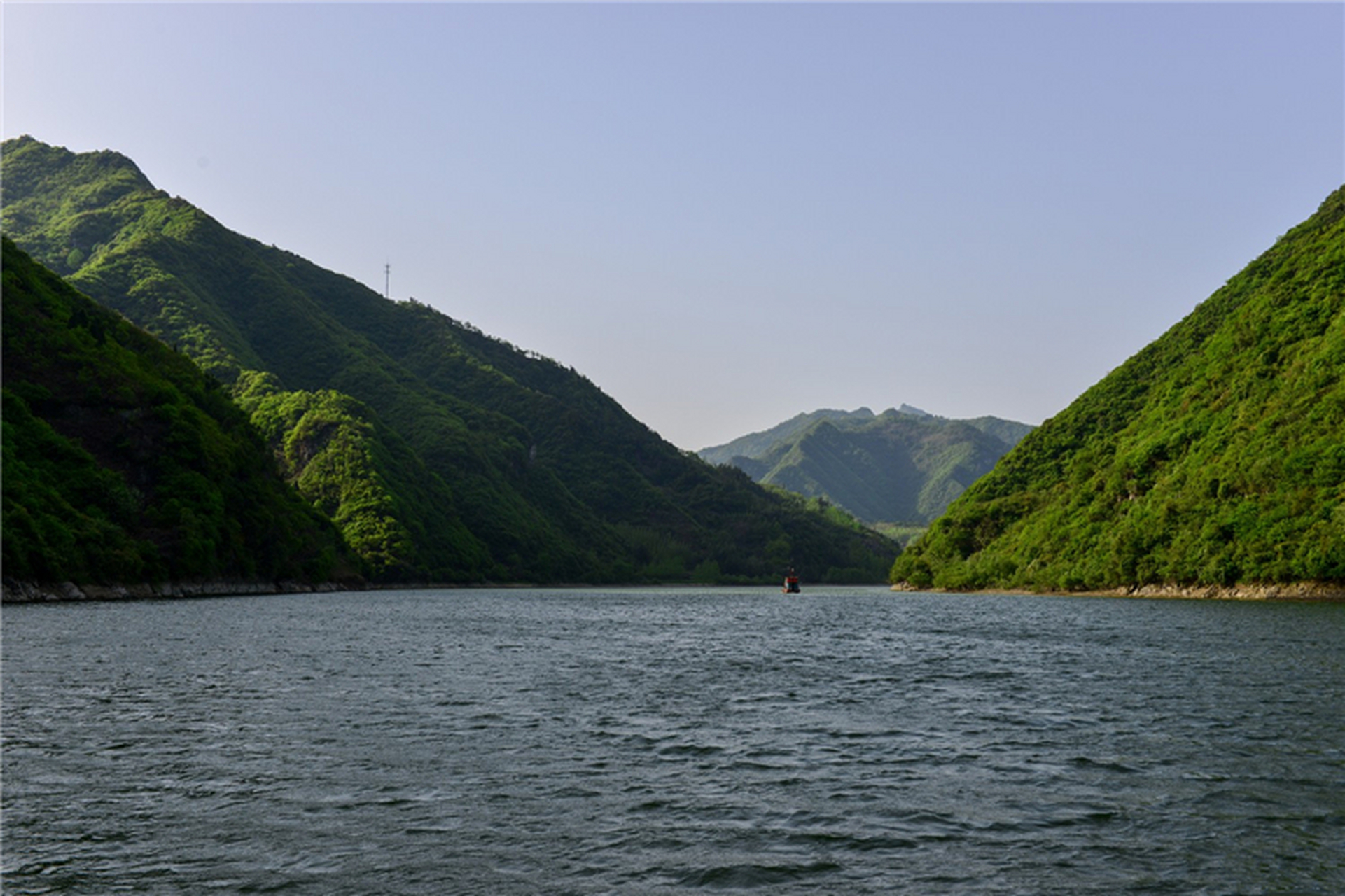 襄阳南河,南源于神农架阳日湾的粉清河,北源于武当山的马拦河,流经