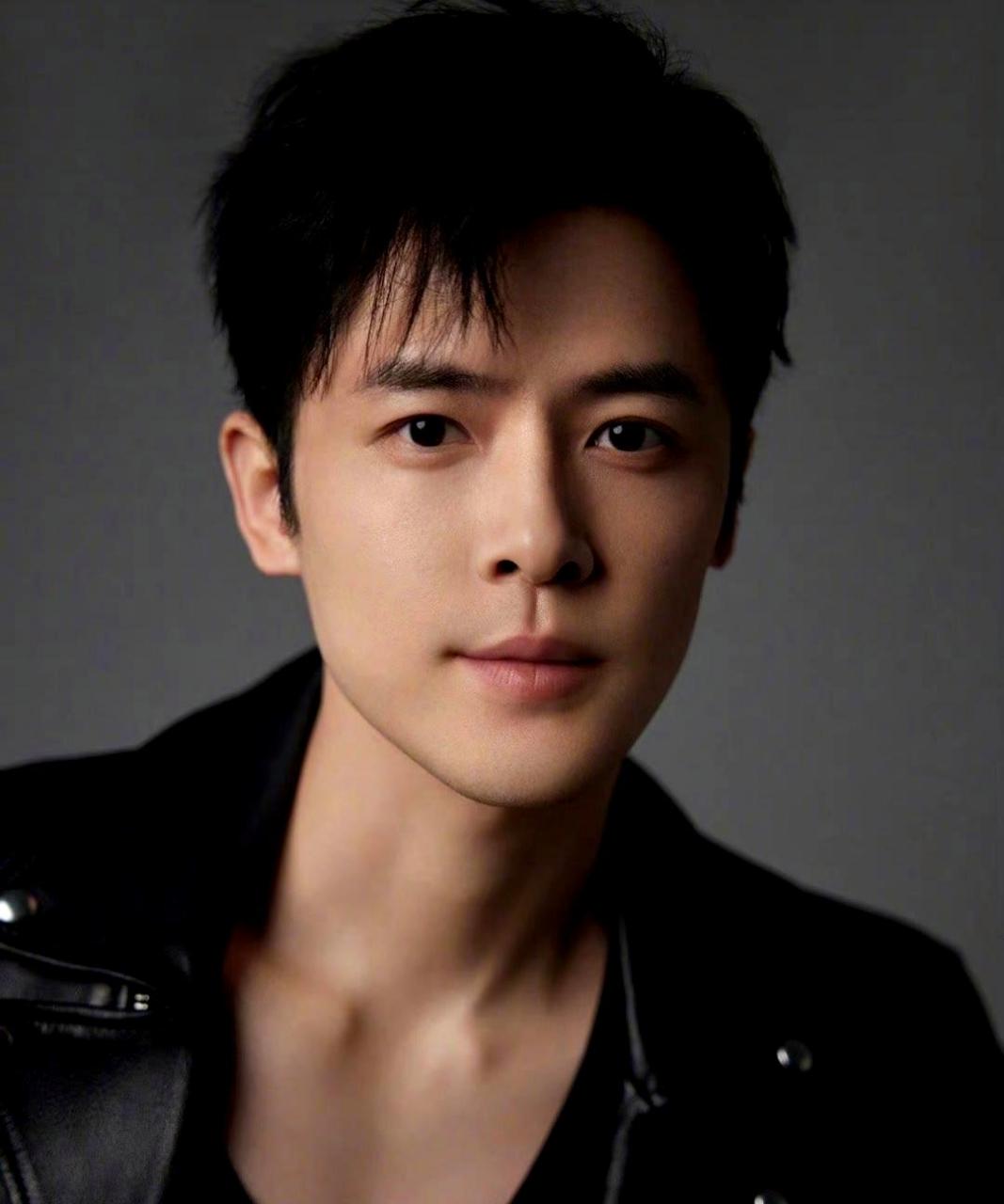 平时付辛博很少曝光,只有隔一段时间才会分享一下自己的近况,非常低调