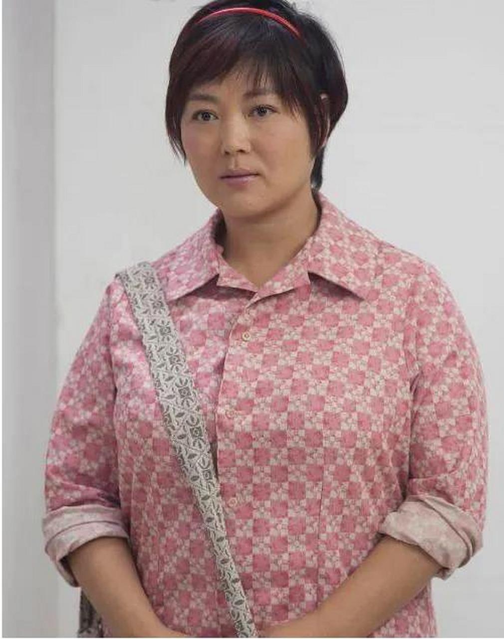 大美女王茜华,实力派演员,女强人的代表,年轻时貌美如花,身材苗条