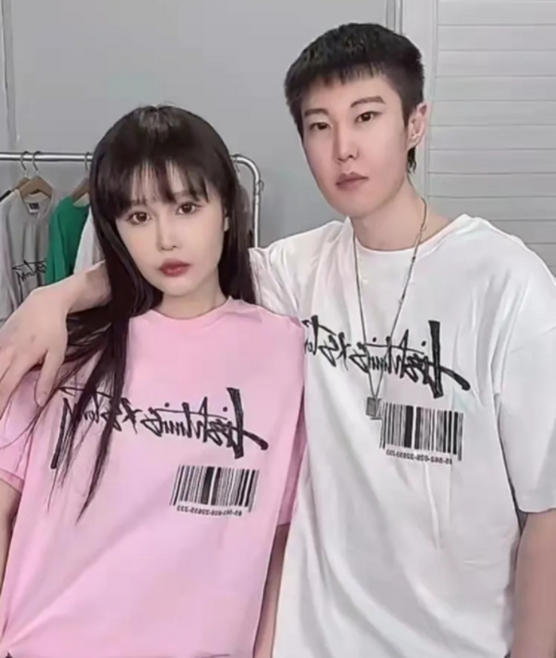 网红球球刚刚发视频表示:自己父亲赵本山确实不喜欢男朋友:他已经老了