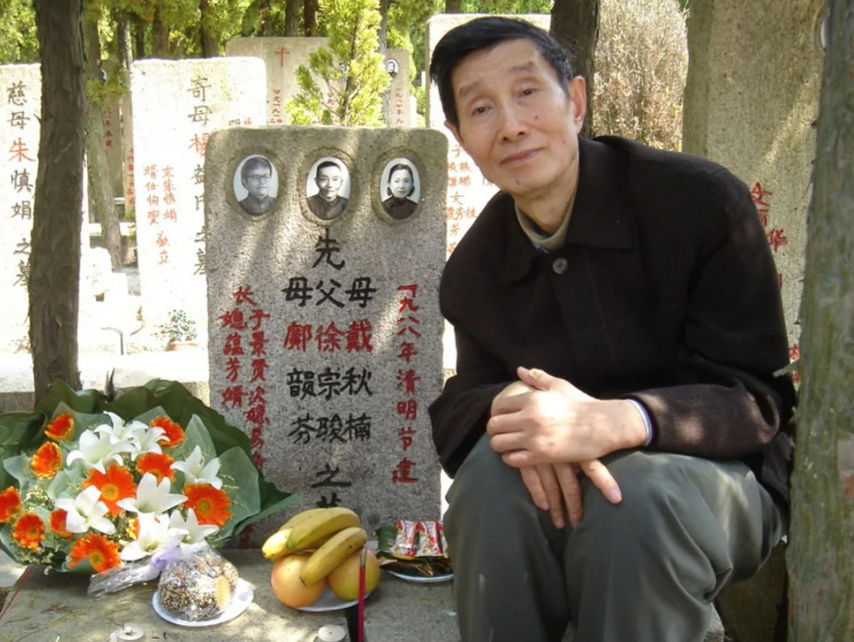 一九七〇年,一天,徐景贤和马天水一起参加会议,下雨了,两人打着一把